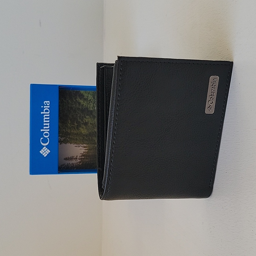 Columbia Black Leather Bifold Wallet
